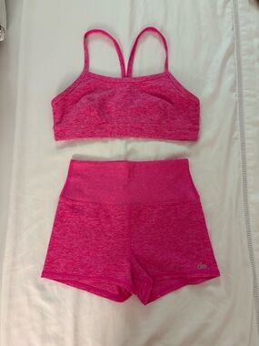 ALO Yoga Alosoft gratitude Bra M and short S ,color Heather Hot Pink